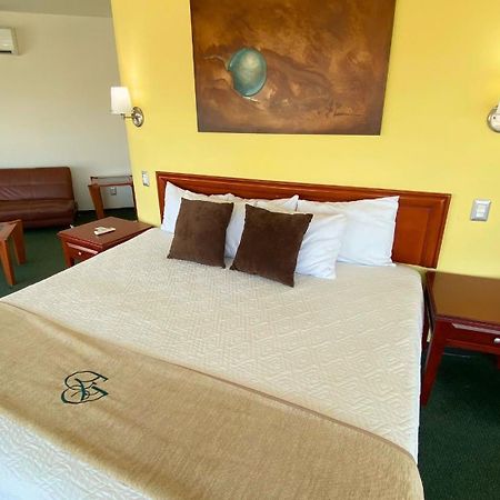 Hotel Enterprise Inn Poliforum Леон Экстерьер фото