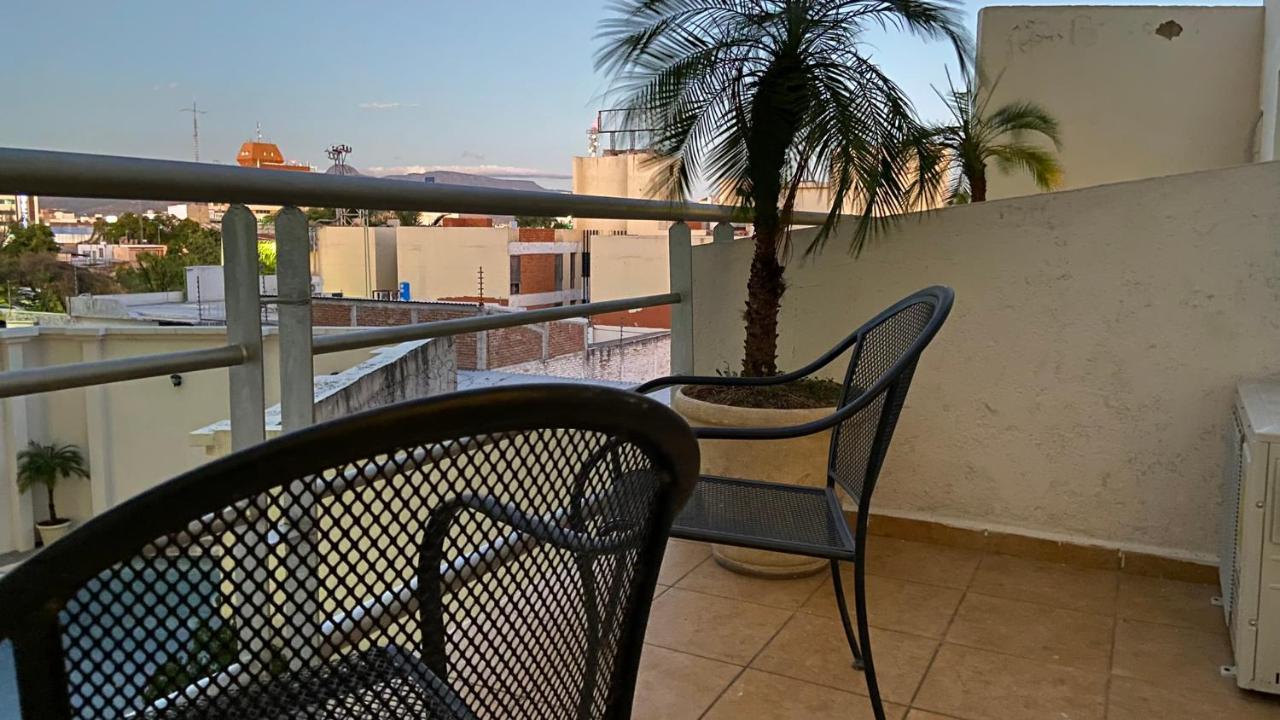 Hotel Enterprise Inn Poliforum Леон Экстерьер фото