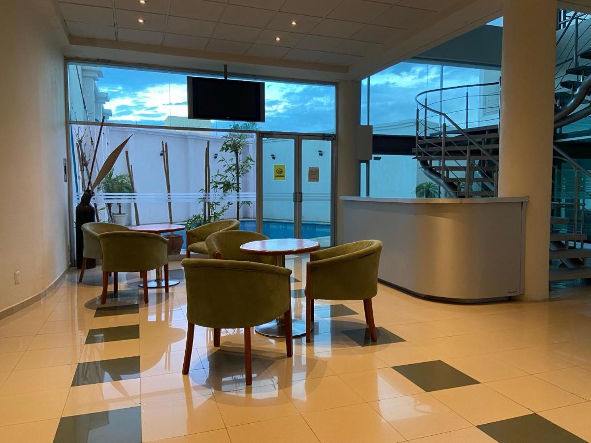Hotel Enterprise Inn Poliforum Леон Экстерьер фото