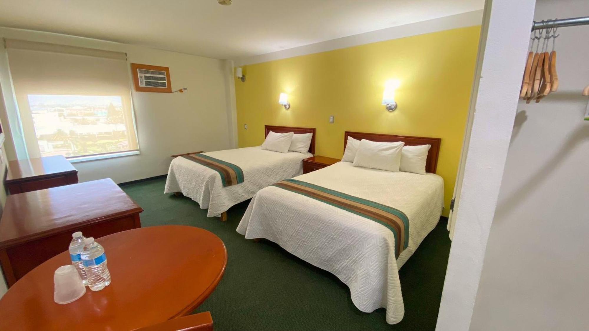 Hotel Enterprise Inn Poliforum Леон Экстерьер фото