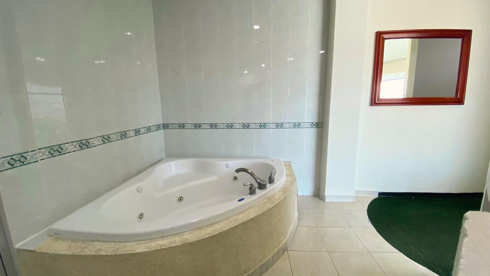 Hotel Enterprise Inn Poliforum Леон Экстерьер фото