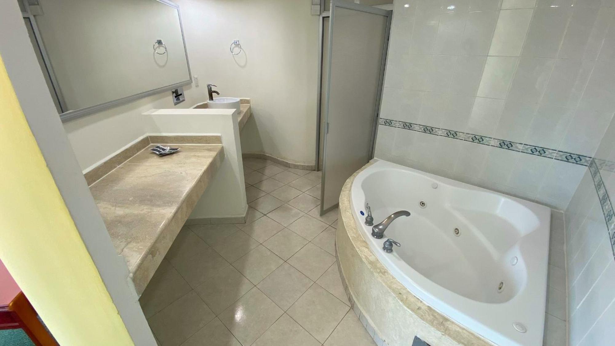 Hotel Enterprise Inn Poliforum Леон Экстерьер фото